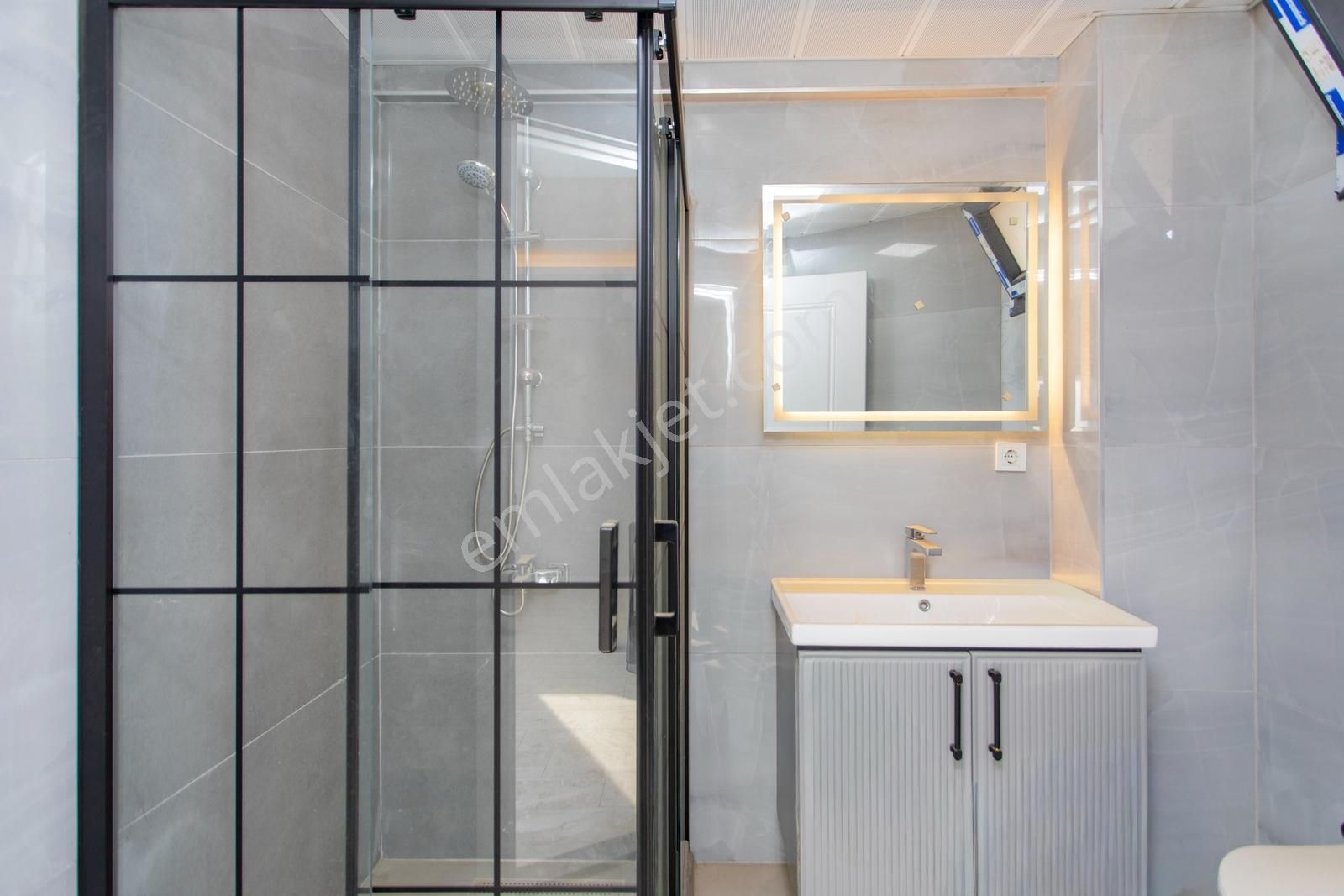 Yenifoça'da Satılık Deniz Manzaralı Müstakil 4+1 Tripleks Villa - Görsel 12