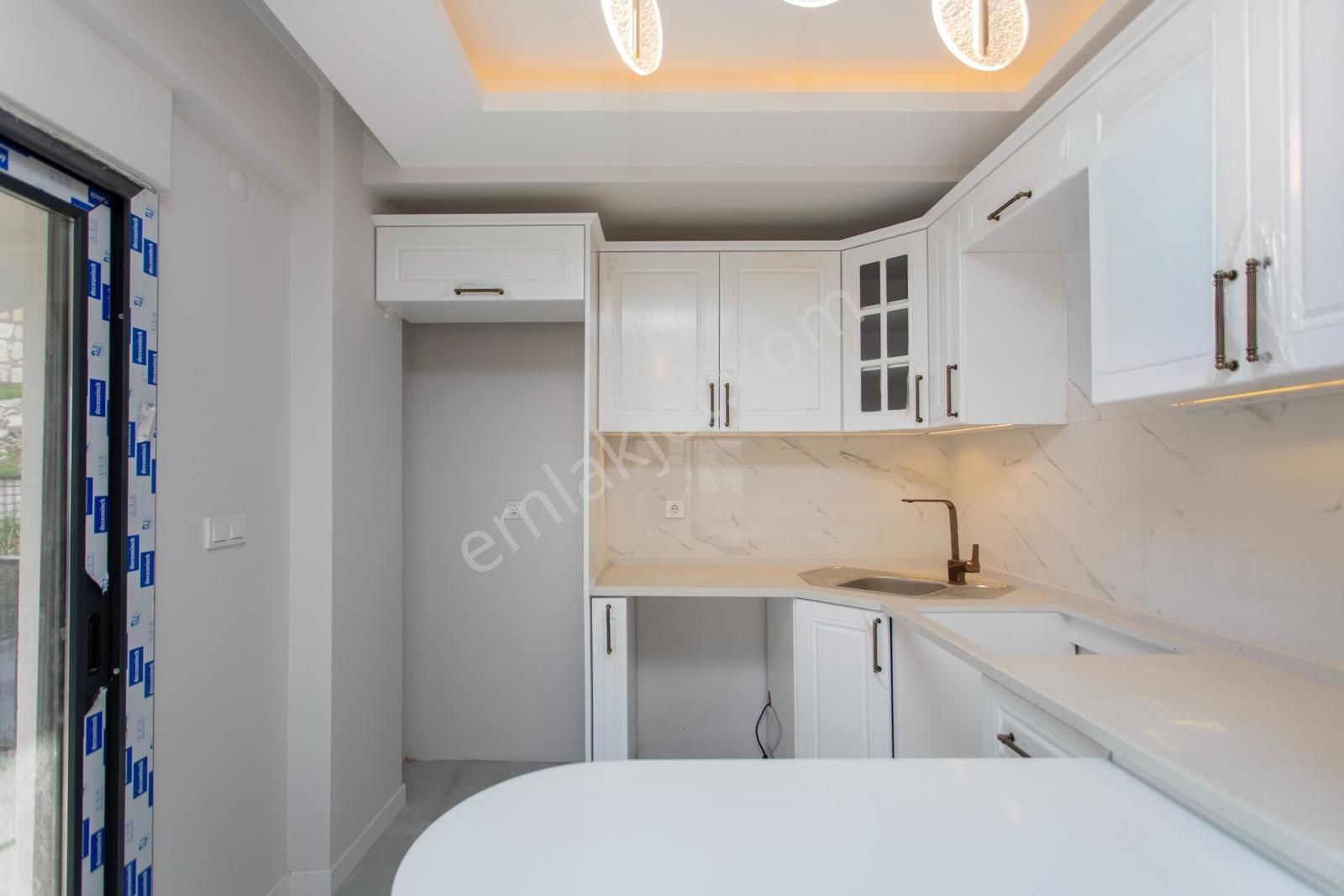 Yenifoça'da Satılık Deniz Manzaralı Müstakil 4+1 Tripleks Villa - Görsel 30