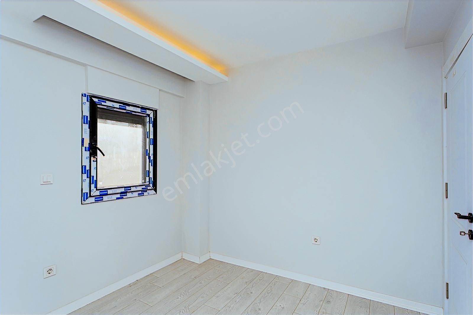 Yenifoça'da Satılık Deniz Manzaralı Müstakil 4+1 Tripleks Villa - Görsel 4