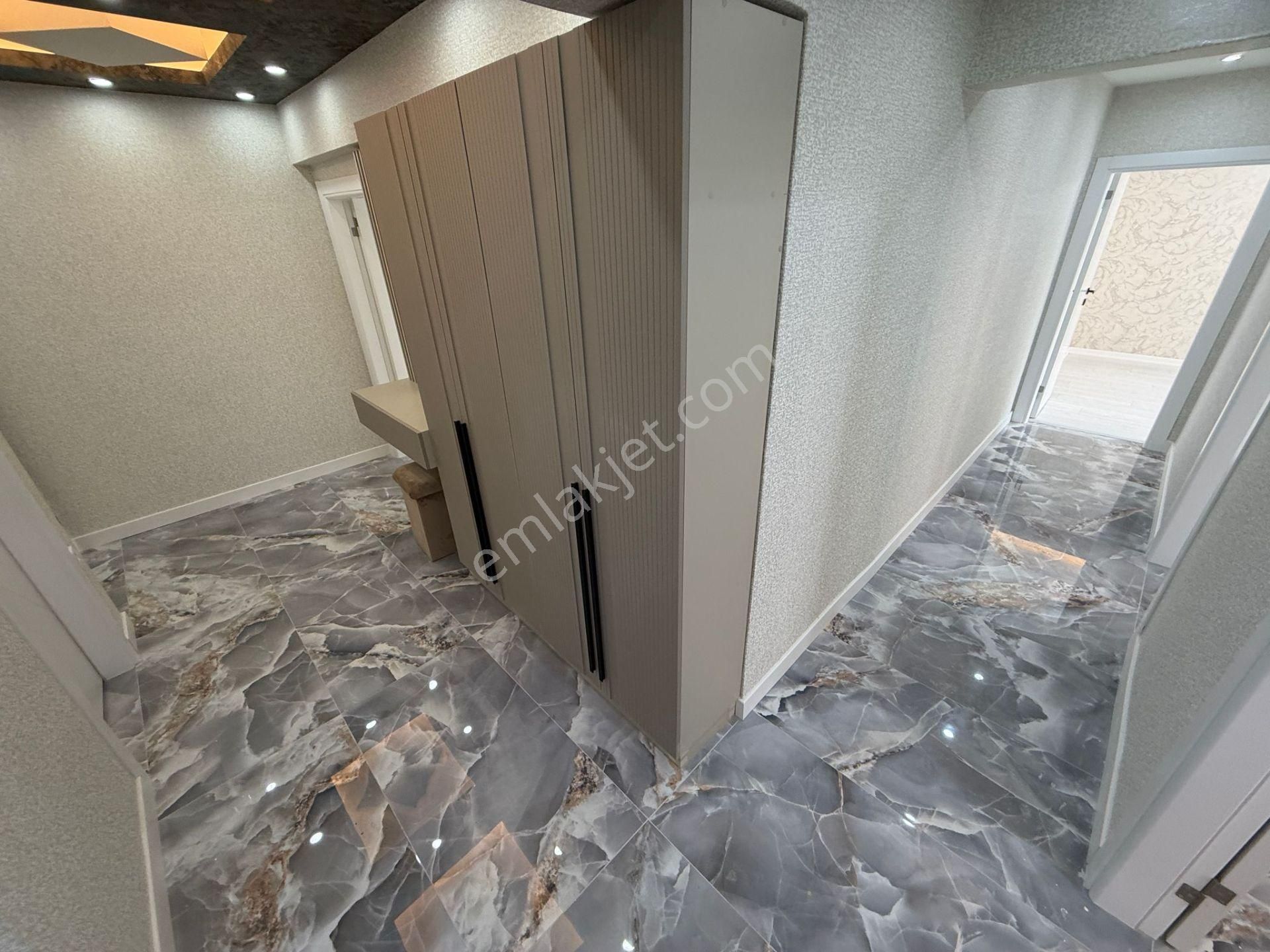 Kariyer'den Tepebaşı'nda Belediye Yakını Ara Katta Lüx 3+1 Daire - Görsel 14