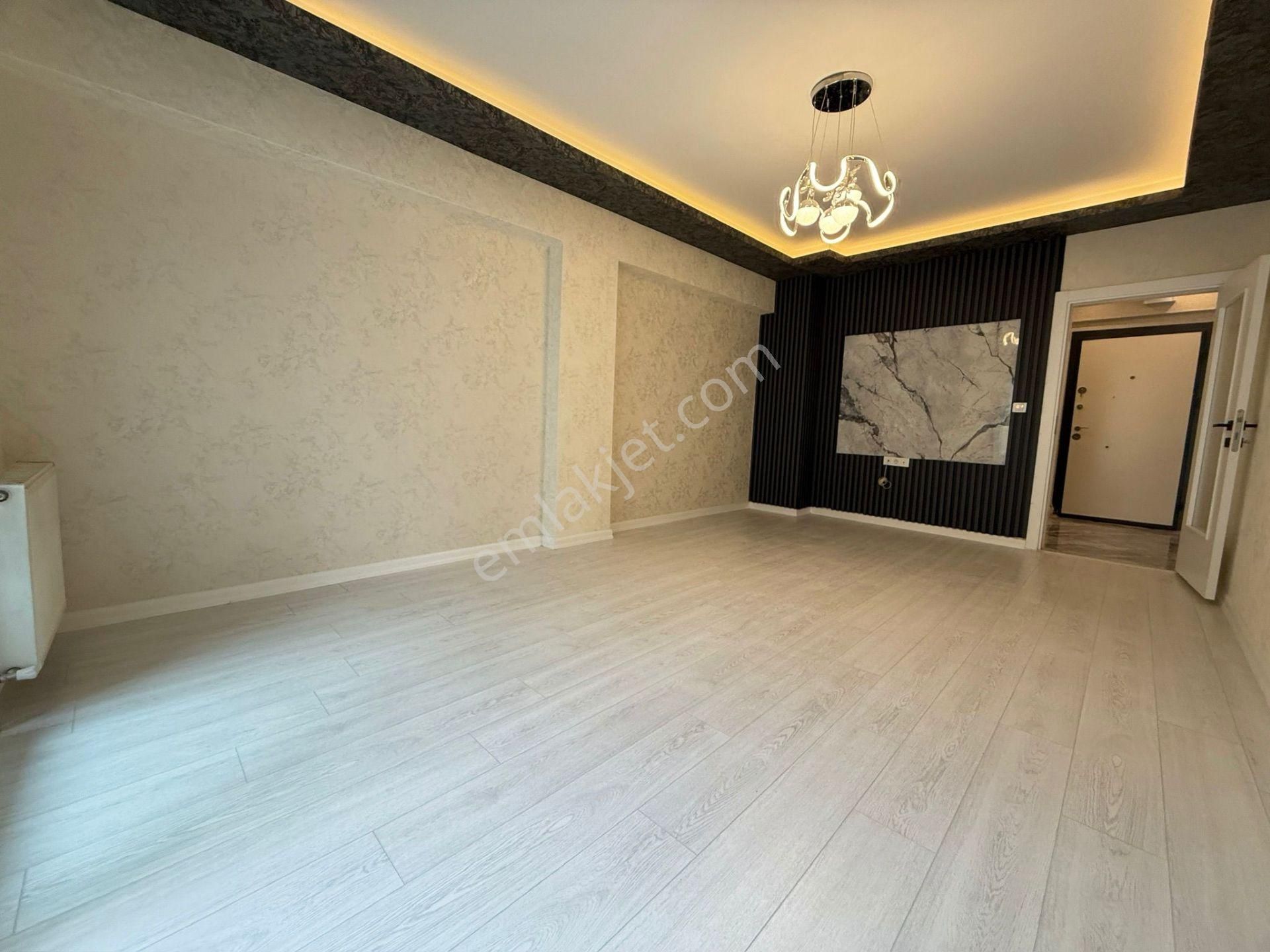 Kariyer'den Tepebaşı'nda Belediye Yakını Ara Katta Lüx 3+1 Daire - Görsel 9