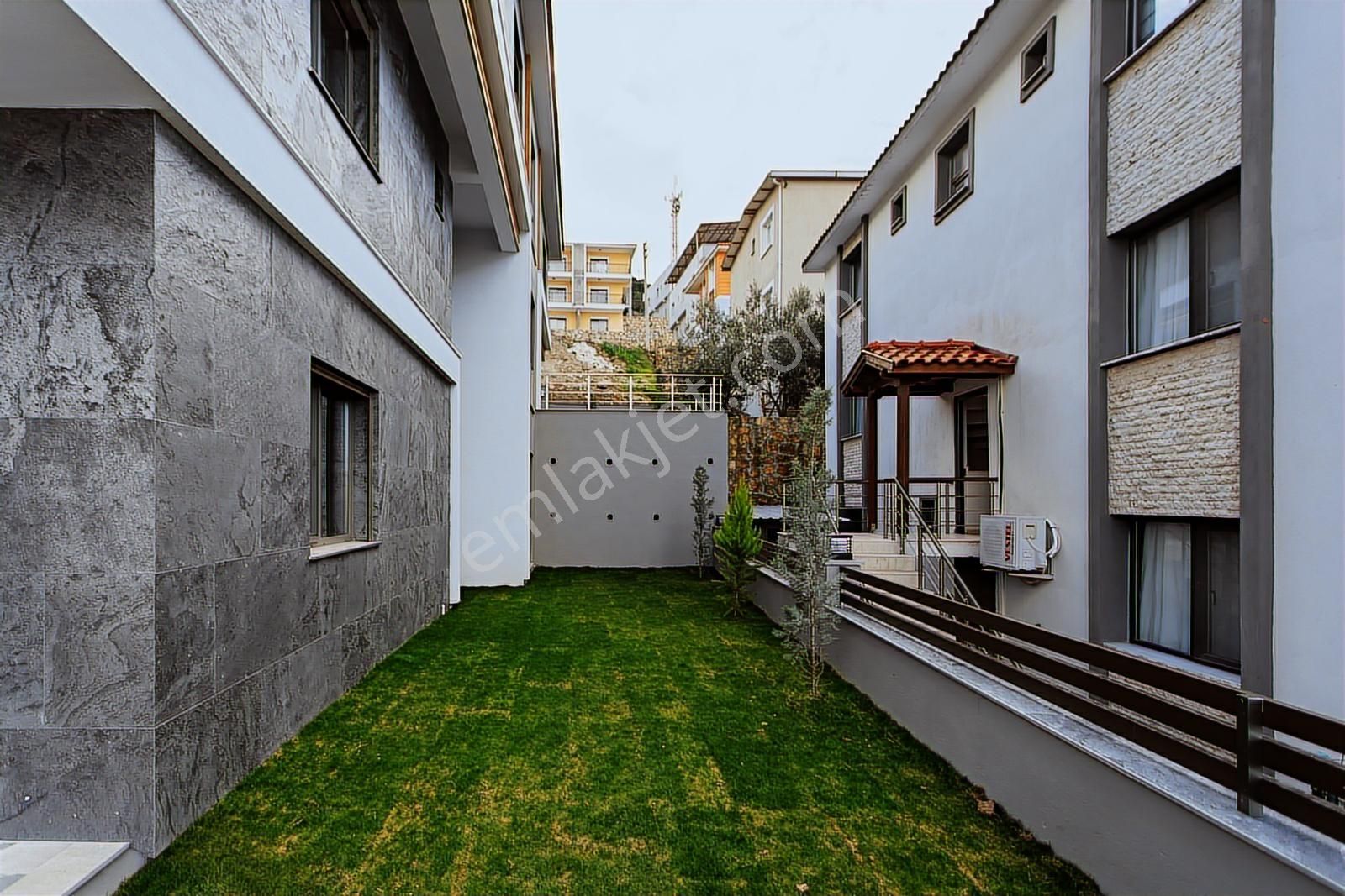 Foça Kazım Dirik Mah. Satılık 2+1 Kapalı Mutfak Bahçeli Dubleks - Görsel 35