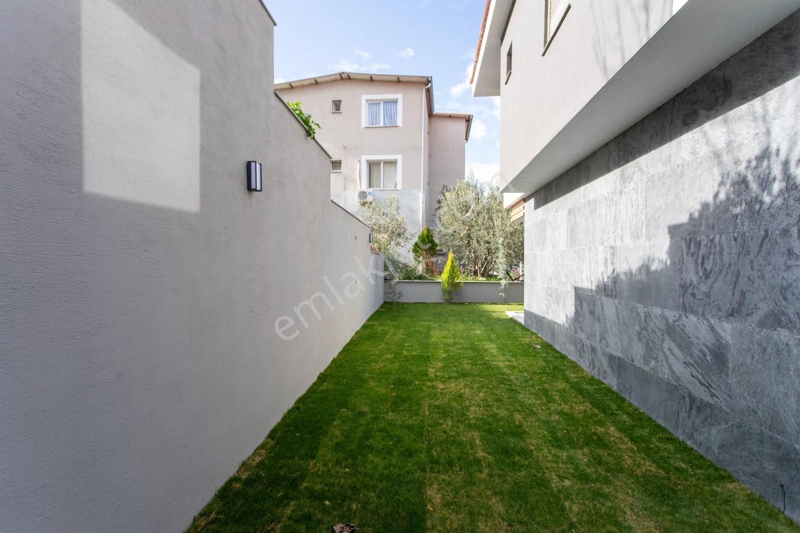 Foça Kazım Dirik Mah. Satılık 2+1 Kapalı Mutfak Bahçeli Dubleks - Görsel 4