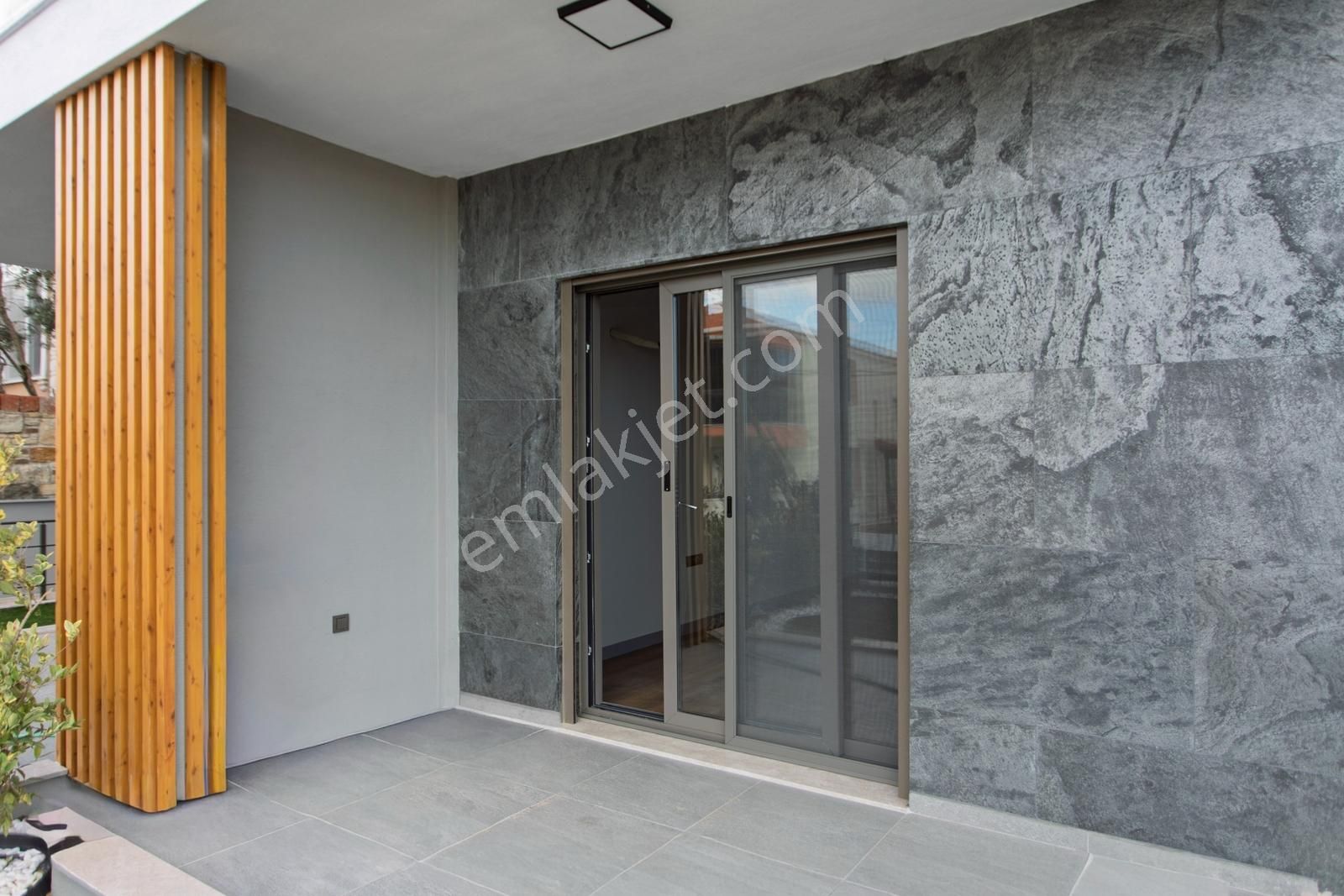 Foça Kazım Dirik Mah. Satılık 2+1 Kapalı Mutfak Bahçeli Dubleks - Görsel 19