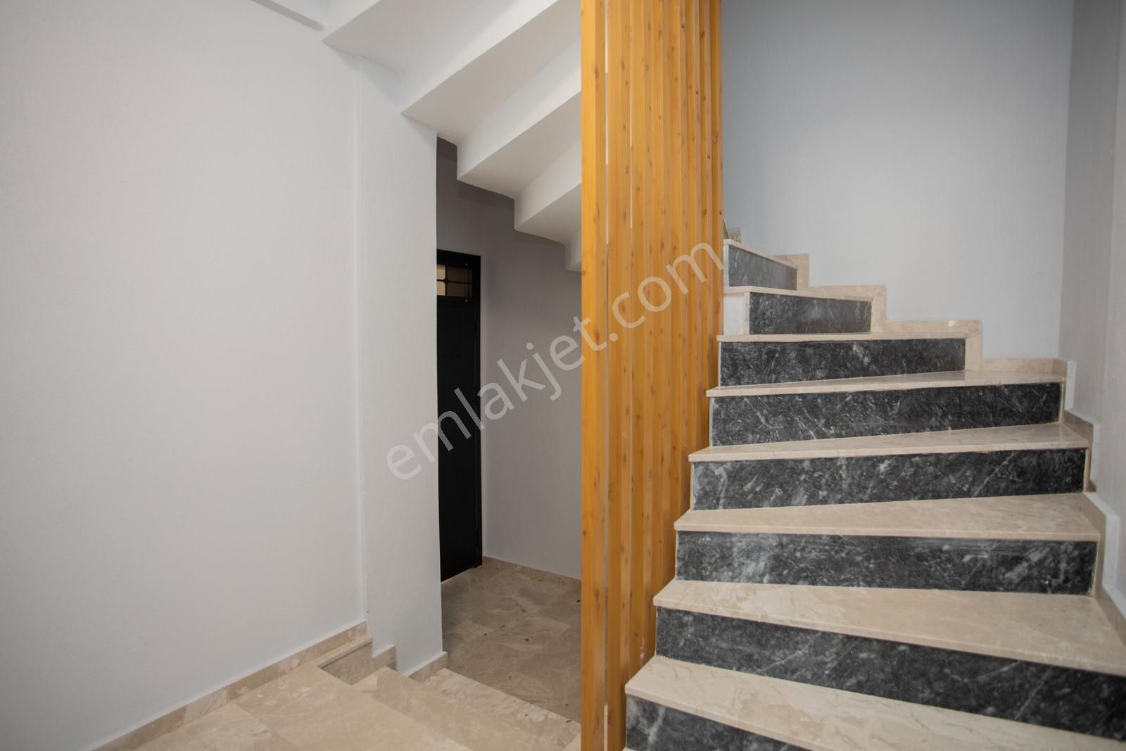 Foça Kazım Dirik Mah. Satılık 2+1 Kapalı Mutfak Bahçeli Dubleks - Görsel 27