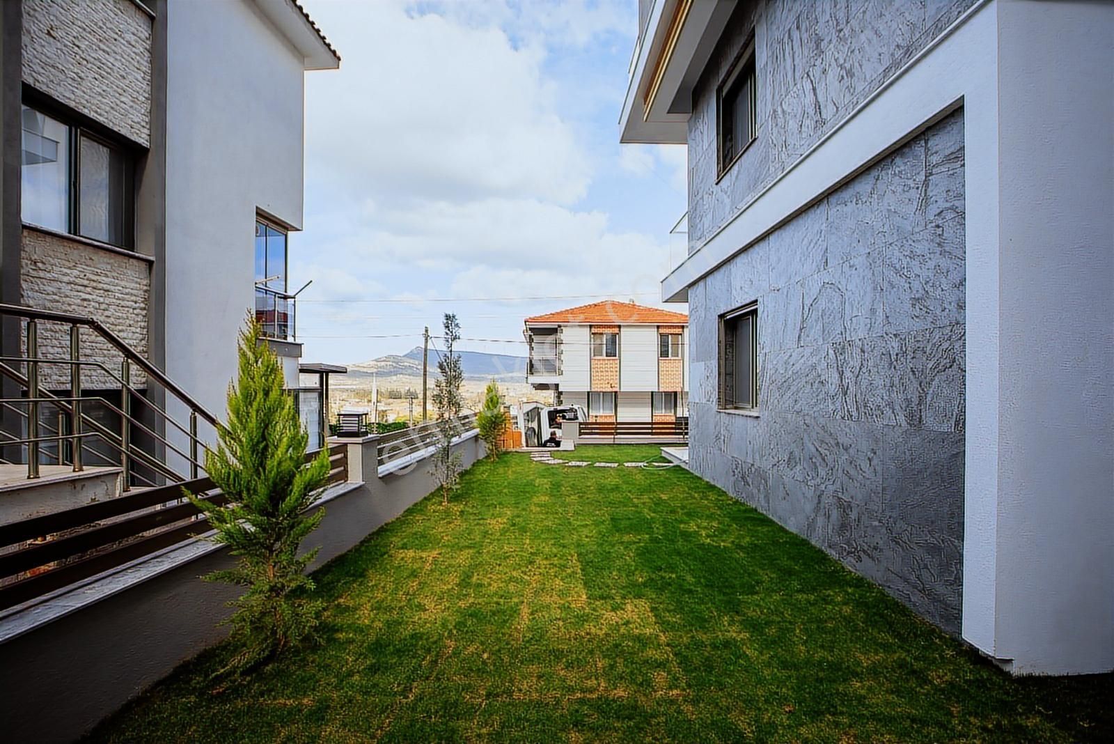 Foça Kazım Dirik Mah. Satılık 2+1 Kapalı Mutfak Bahçeli Dubleks - Görsel 7