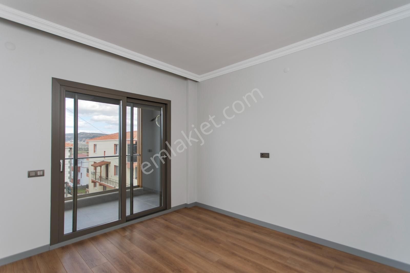 Foça Kazım Dirik Mah. Satılık 2+1 Kapalı Mutfak Bahçeli Dubleks - Görsel 19