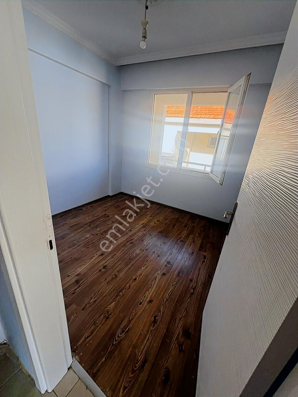 Yenifoça Mustafa Kemal Atatürk Mah. Kiralık 2+1 Daire - Görsel 24