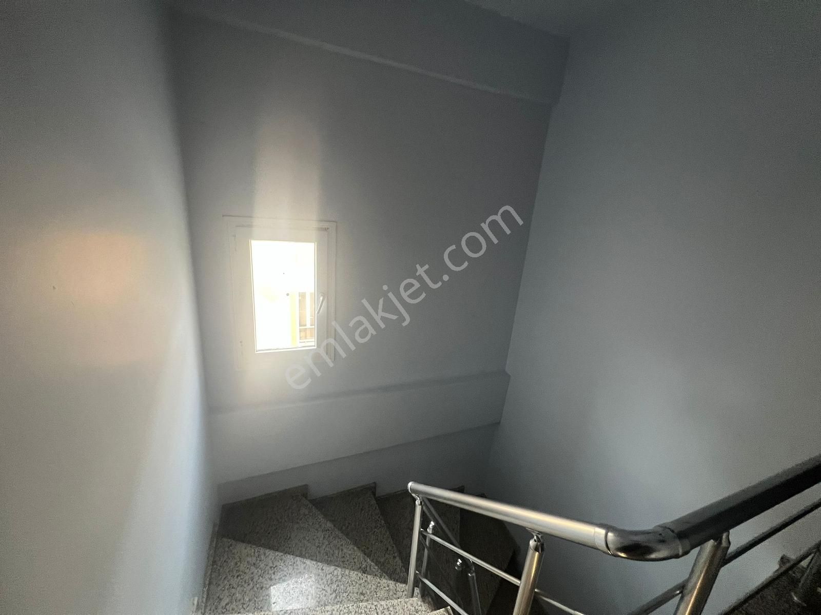 Yenifoça Mustafa Kemal Atatürk Mah. Kiralık 2+1 Daire - Görsel 3