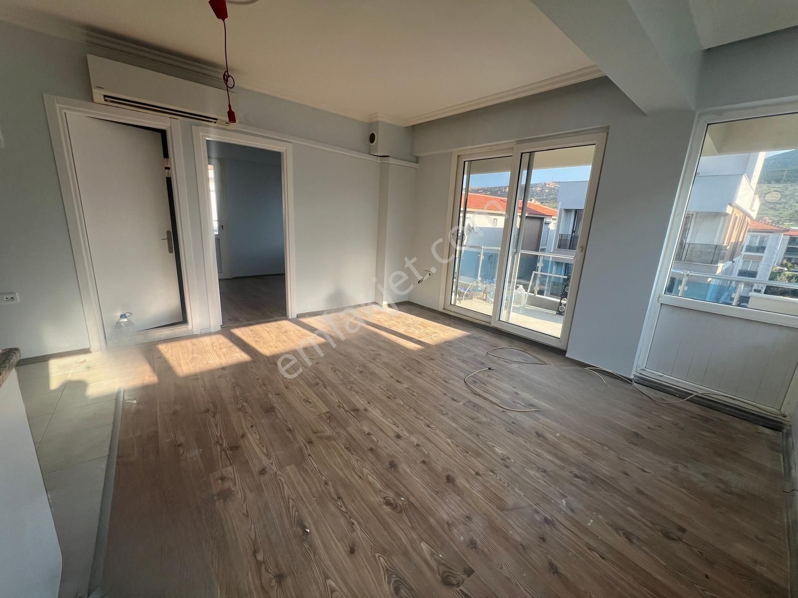 Yenifoça Mustafa Kemal Atatürk Mah. Kiralık 2+1 Daire - Görsel 5