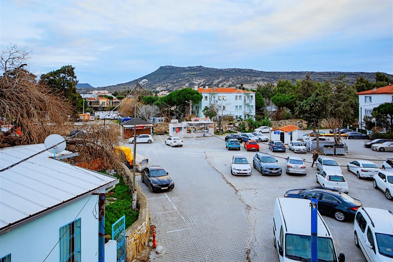 Foça Fevzipaşa Mah. Merkezi Konumda Satılık 3+1 Daire - Görsel 12
