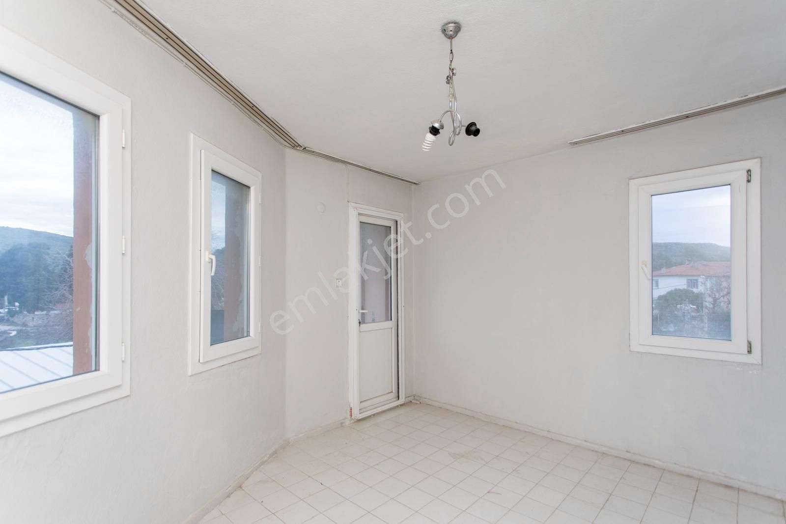 Foça Fevzipaşa Mah. Merkezi Konumda Satılık 3+1 Daire - Görsel 8