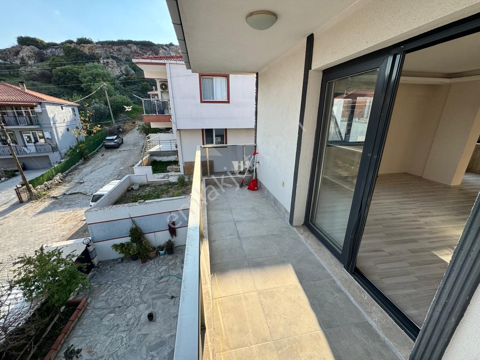 Foça Yenibağarası Mahallesinde Kiralık 2+1 Daire - Görsel 16