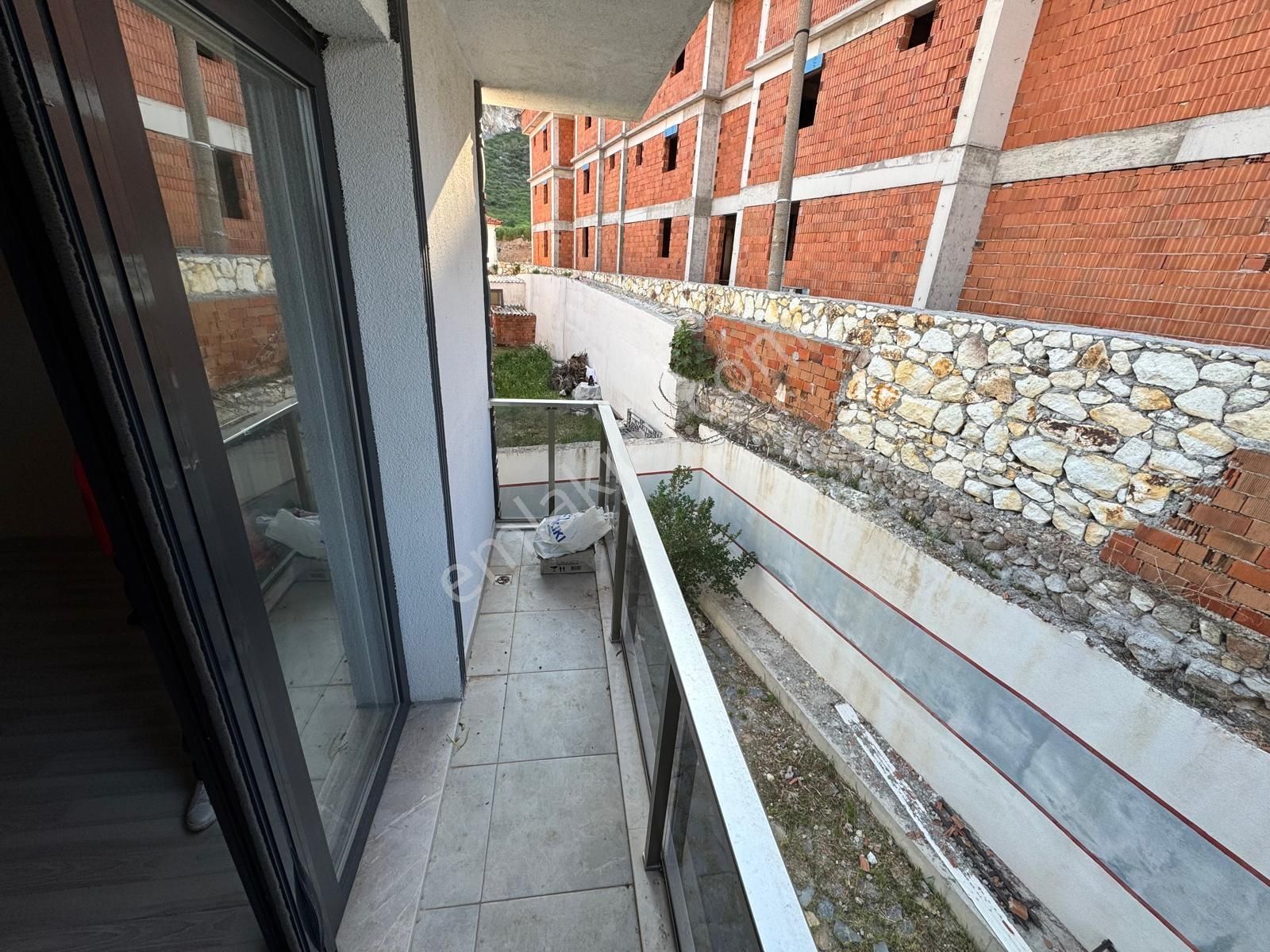 Foça Yenibağarası Mahallesinde Kiralık 2+1 Daire - Görsel 33