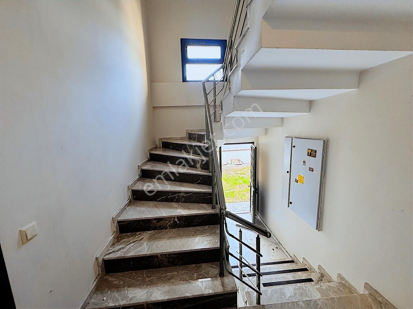 Foça Yenibağarası Mahallesinde Kiralık 2+1 Daire - Görsel 25