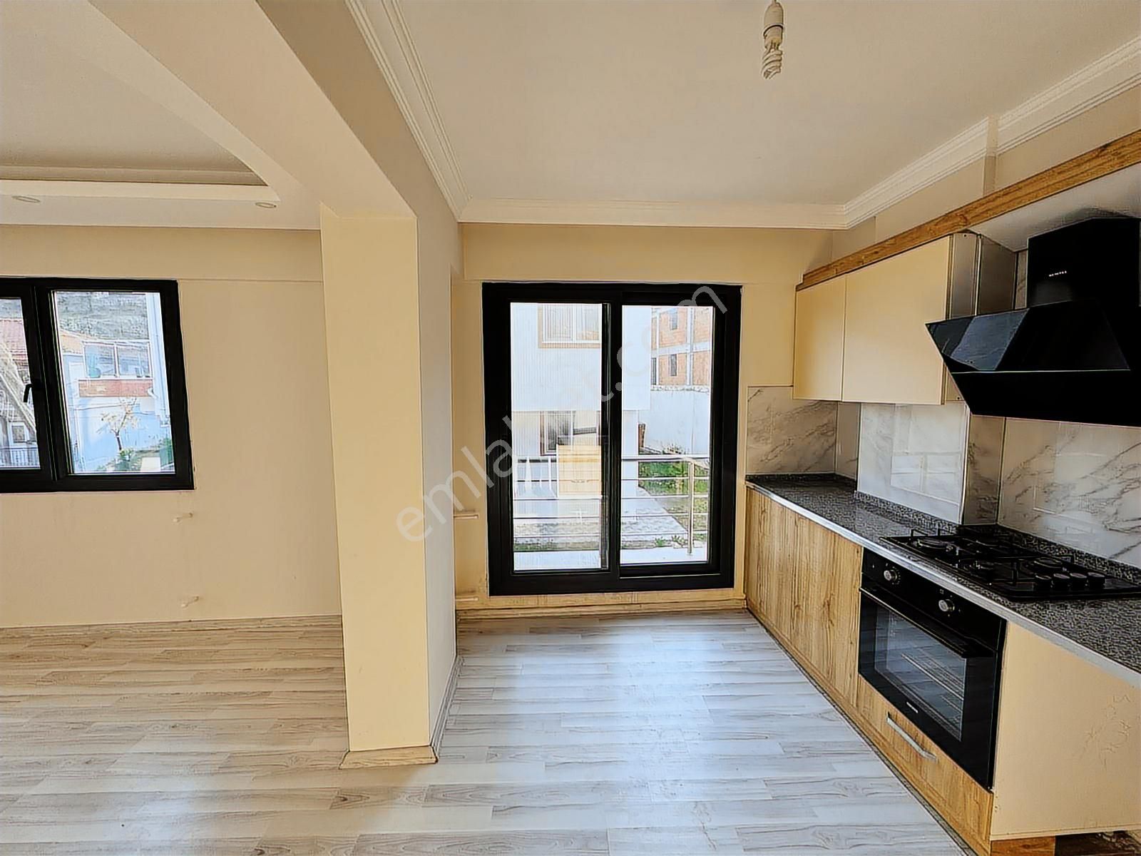 Foça Yenibağarası Mahallesinde Kiralık 2+1 Daire - Görsel 5