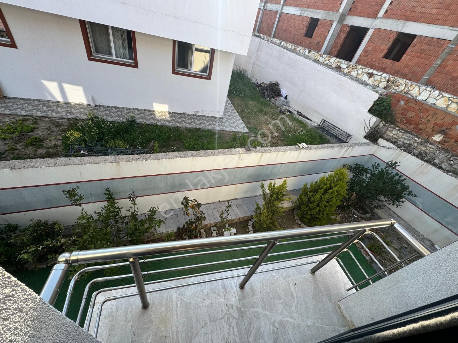 Foça Yenibağarası Mahallesinde Kiralık 2+1 Daire - Görsel 3