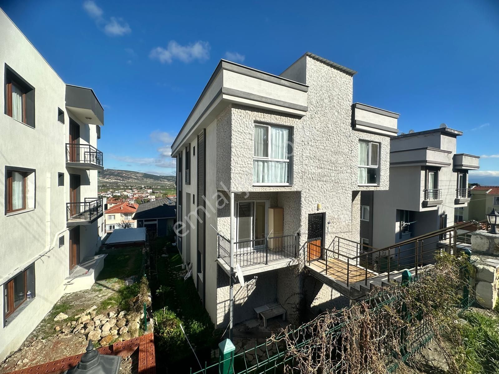 Foça Kazım Dirik Mah. 2+1 Dubleks Kiralık Daire