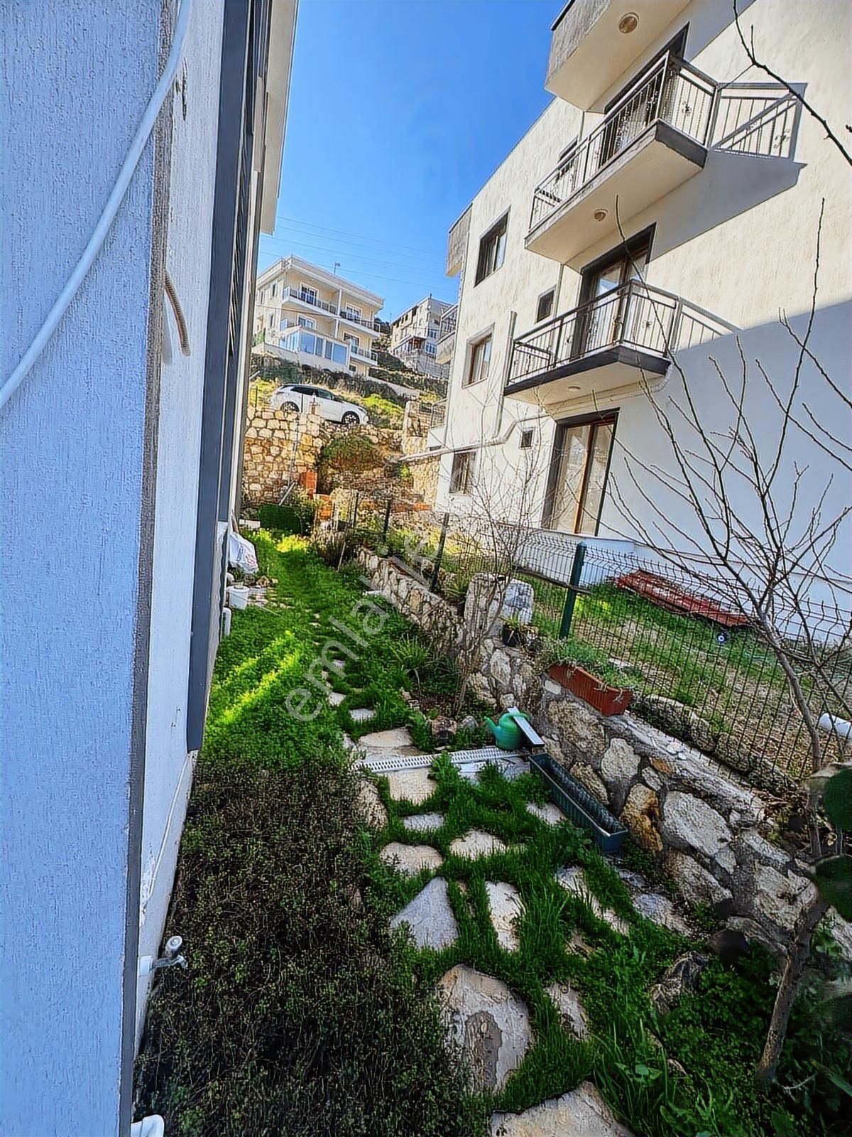 Foça Kazım Dirik Mah. 2+1 Dubleks Kiralık Daire - Görsel 2