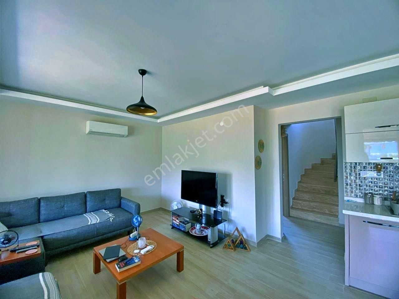 Uytundan Gömeç Karaağaçta Denize 500 Metre Havuzlu 4+1 Villa - Görsel 14