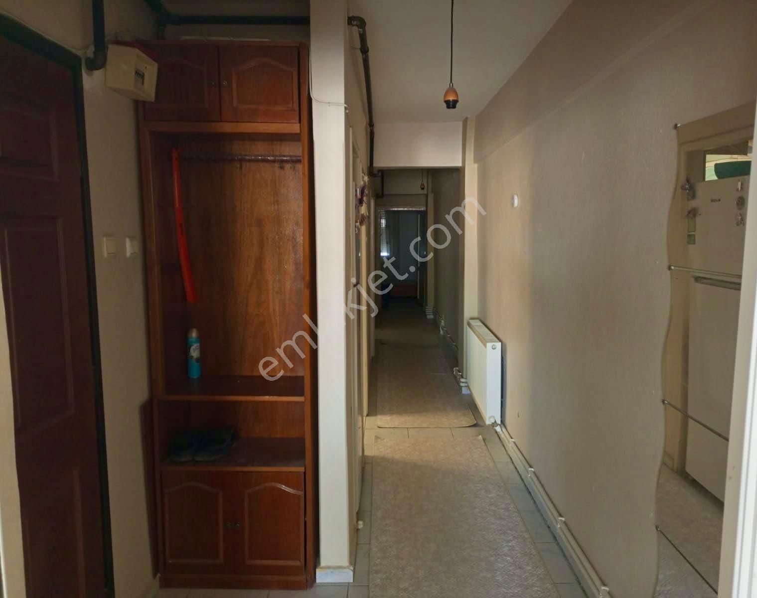 Üçkuyular Demokrasi Üniversitesi Çevresi Eşyalı Kiralık Daire - Görsel 2