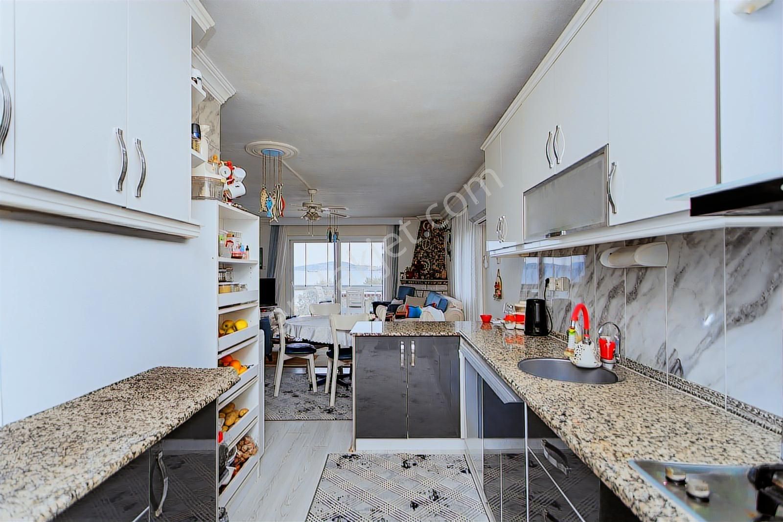 Yenifoça Cumhuriyet Mah. Satılık 4+1 Tripleks Villa - Görsel 17