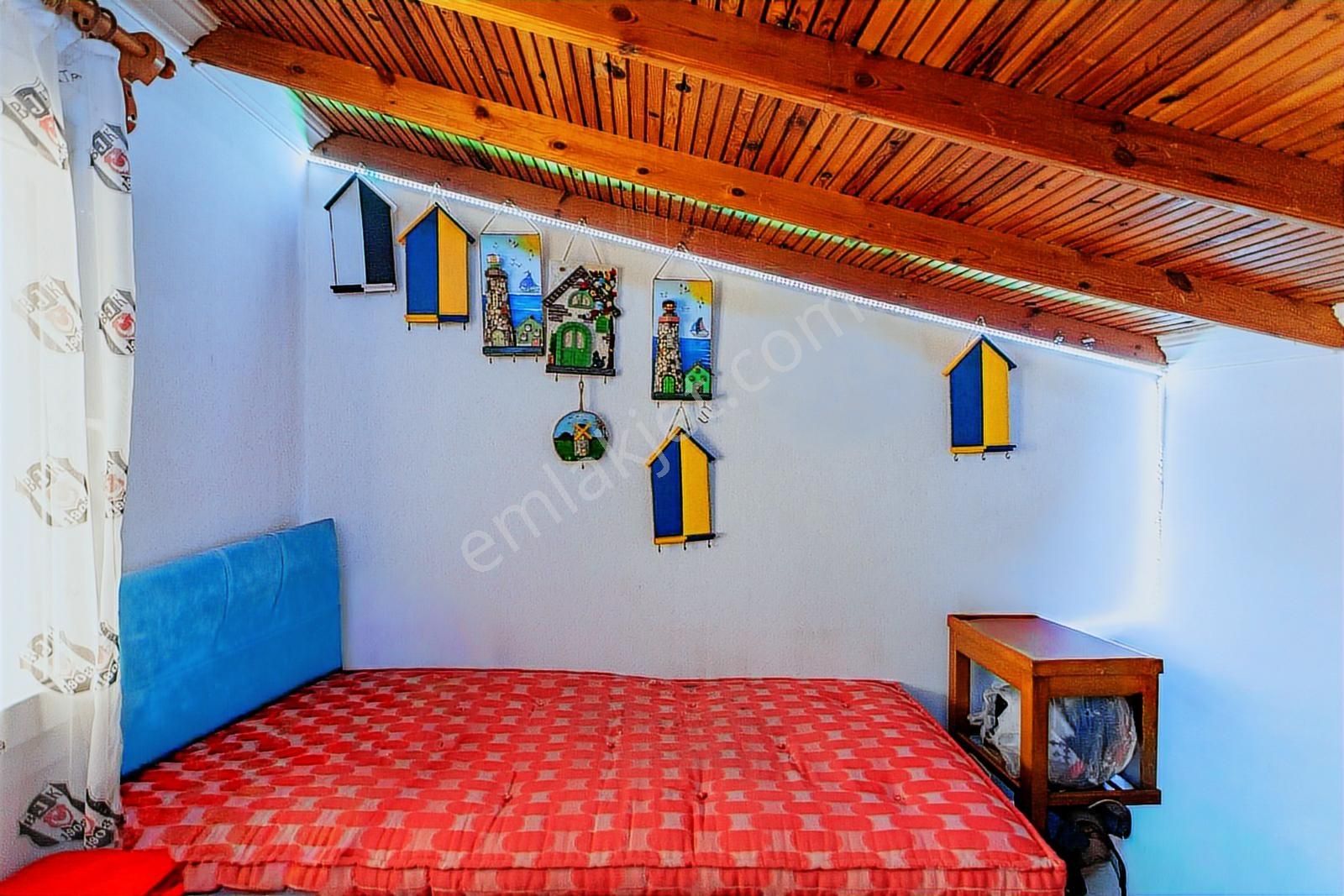 Yenifoça Cumhuriyet Mah. Satılık 4+1 Tripleks Villa - Görsel 12