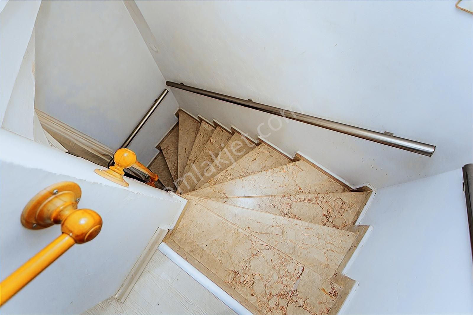 Yenifoça Cumhuriyet Mah. Satılık 4+1 Tripleks Villa - Görsel 9