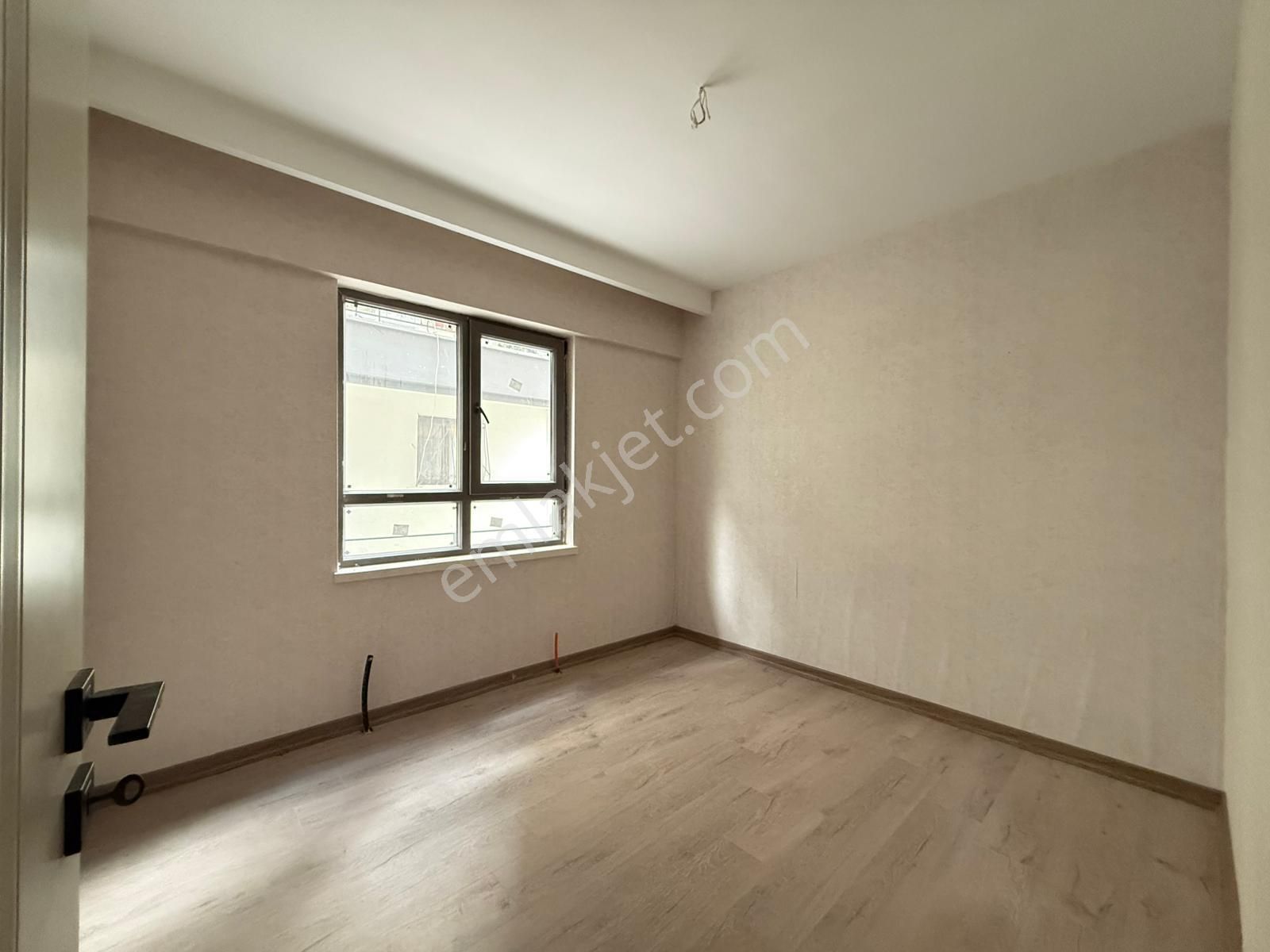 Kariyer'den Yayla'da Kaçmaz Fırsat Dairesi 1+1 Ana Caddede Sıfır İskanlı - Görsel 25