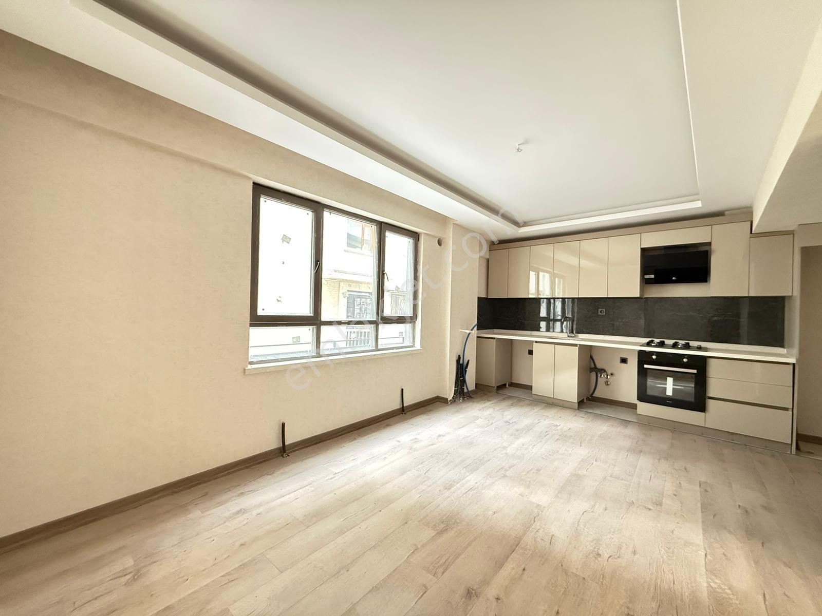 Kariyer'den Yayla'da Kaçmaz Fırsat Dairesi 1+1 Ana Caddede Sıfır İskanlı - Görsel 31