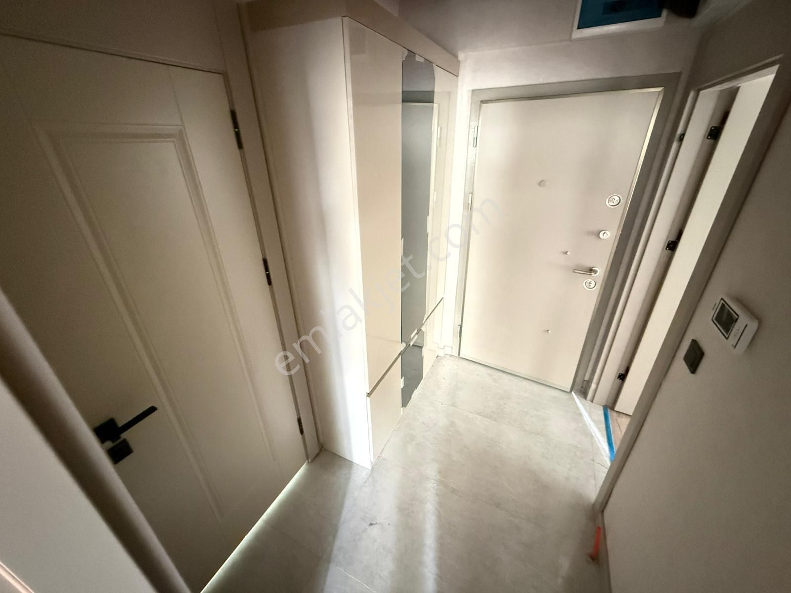 Kariyer'den Yayla'da Kaçmaz Fırsat Dairesi 1+1 Ana Caddede Sıfır İskanlı - Görsel 24