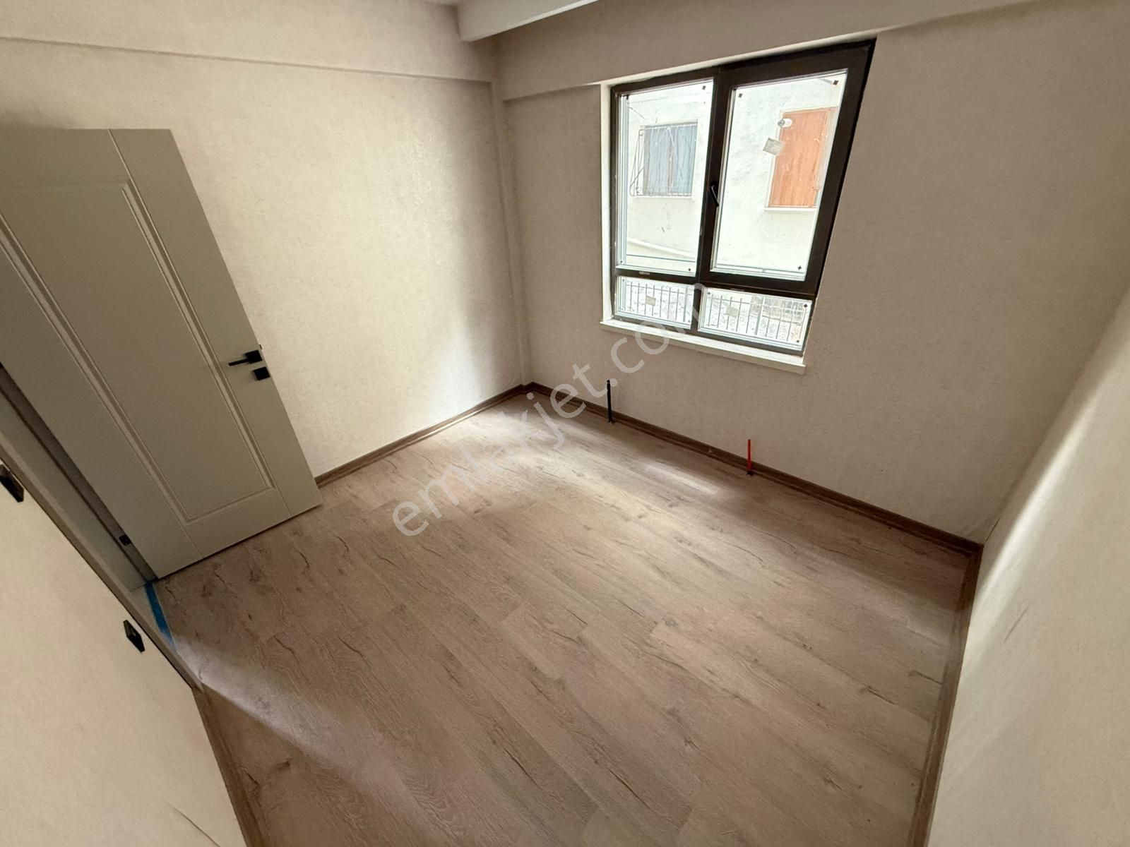 Kariyer'den Yayla'da Kaçmaz Fırsat Dairesi 1+1 Ana Caddede Sıfır İskanlı - Görsel 6