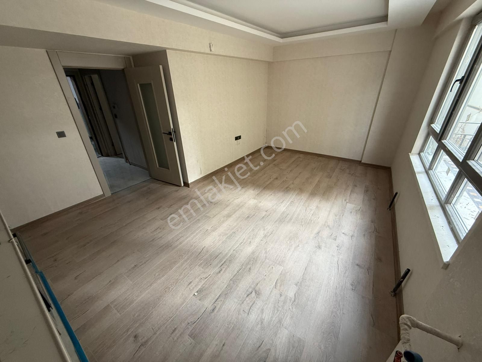 Kariyer'den Yayla'da Kaçmaz Fırsat Dairesi 1+1 Ana Caddede Sıfır İskanlı - Görsel 7