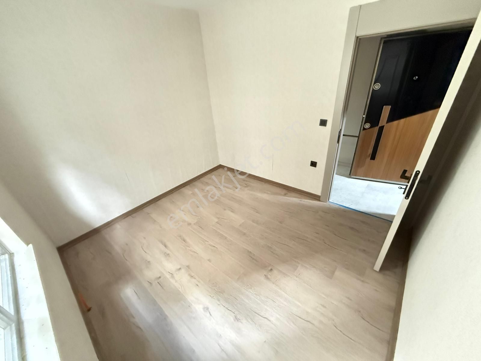 Kariyer'den Yayla'da Kaçmaz Fırsat Dairesi 1+1 Ana Caddede Sıfır İskanlı - Görsel 23