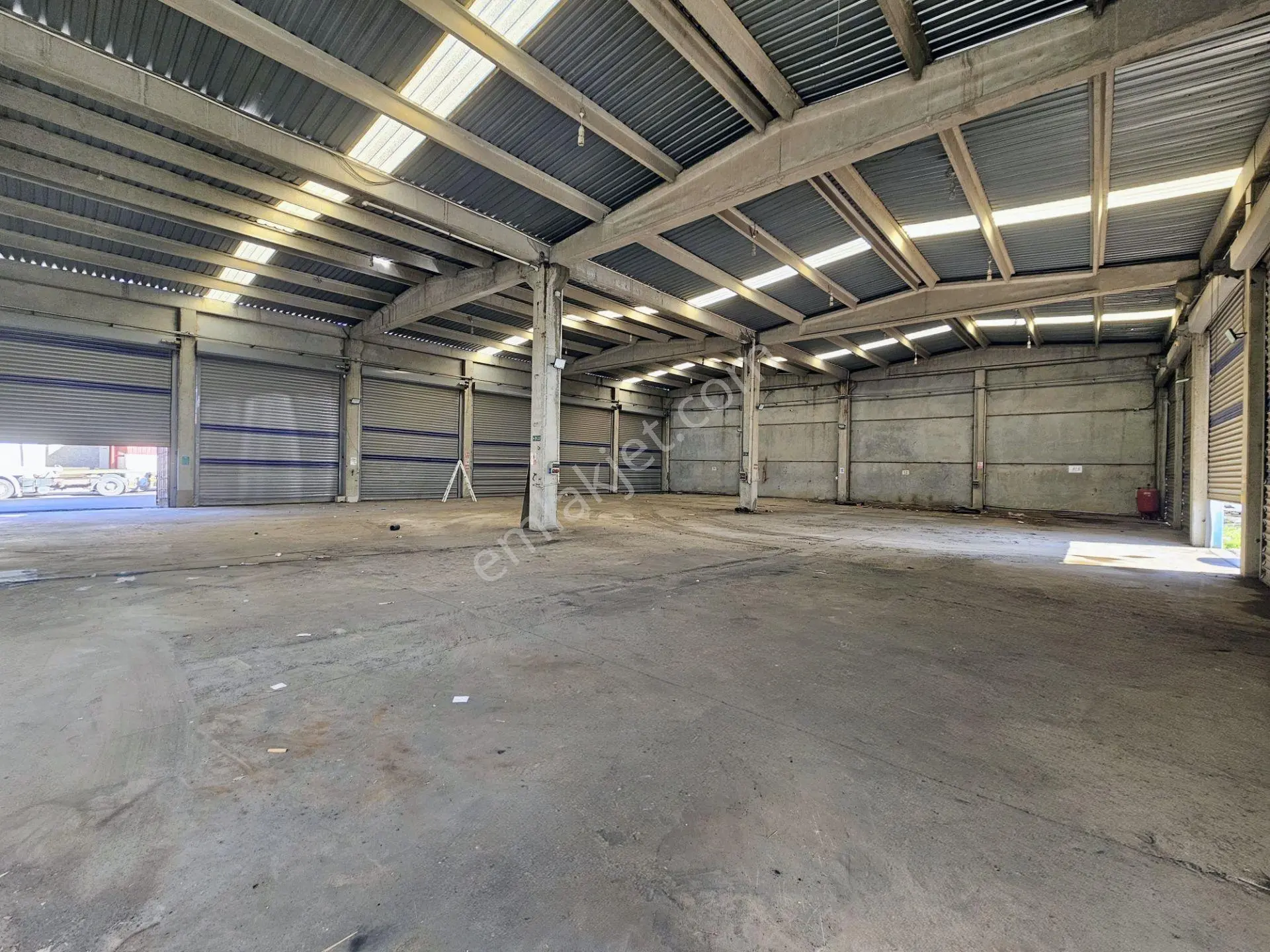 Bülent Ateşci'den Aliağa Sanayisinde 1000 M2 Kiralık Dükkan - Görsel 3