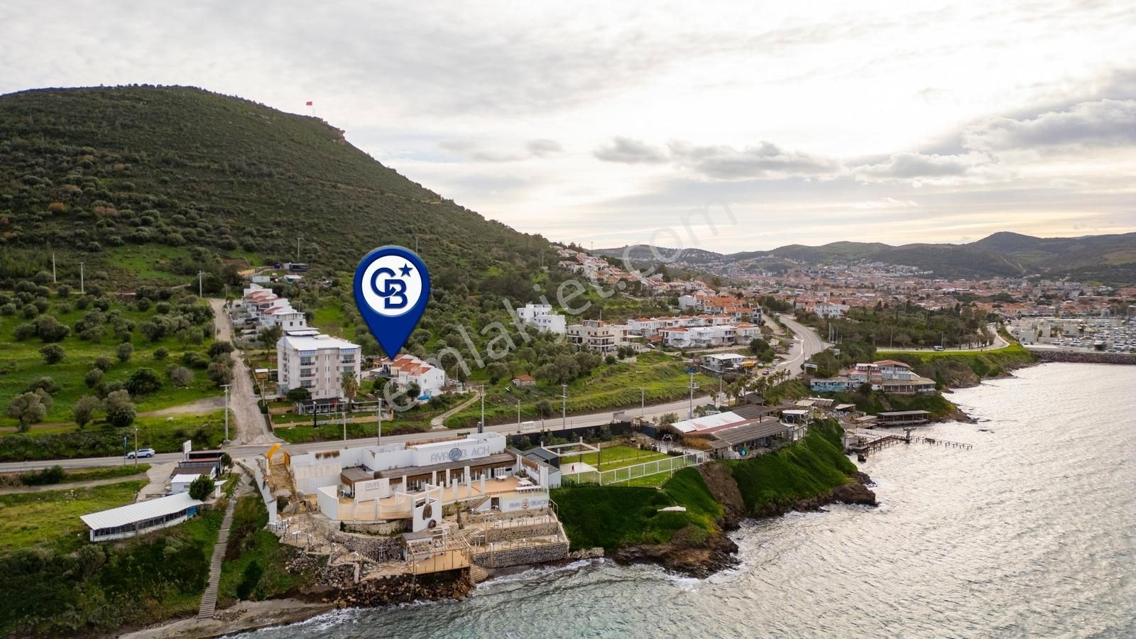 Yenifoça'da Full Deniz Manzaralı Satılık 3+1 Villa