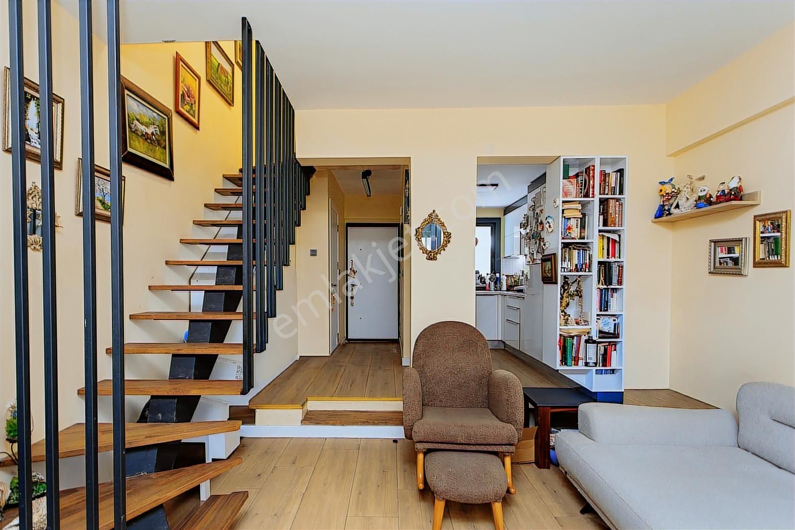 Yenifoça'da Full Deniz Manzaralı Satılık 3+1 Villa - Görsel 24