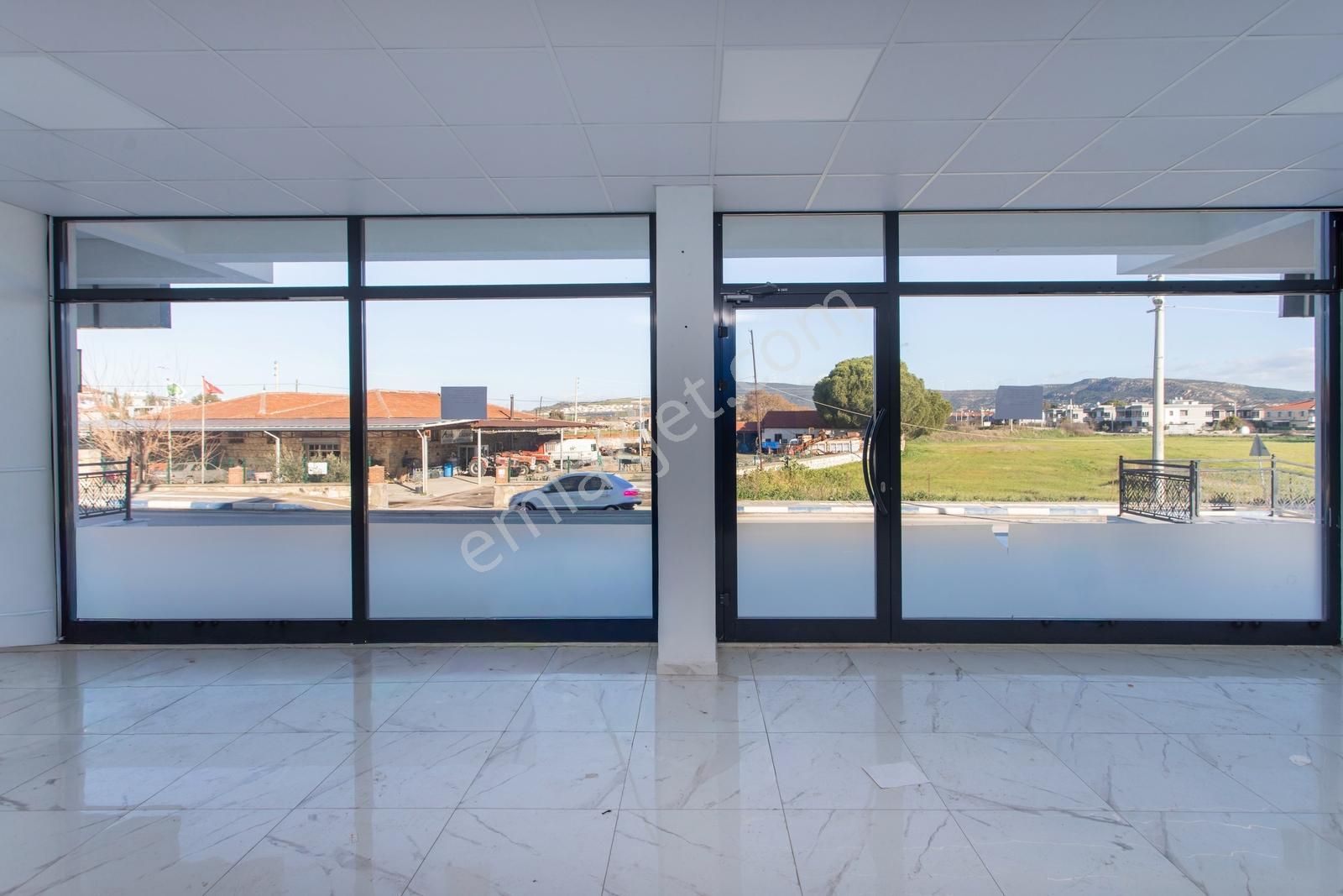 Foça Kazım Dirik Mah. Karayol Üzerinde Kiralık Dükkan - Görsel 9