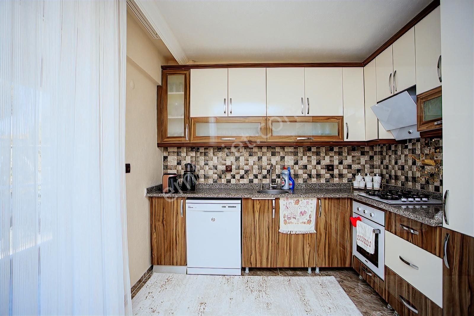 Foça Hacıveli Mah. Satılık Müstakil Bahçeli Bina - Görsel 13