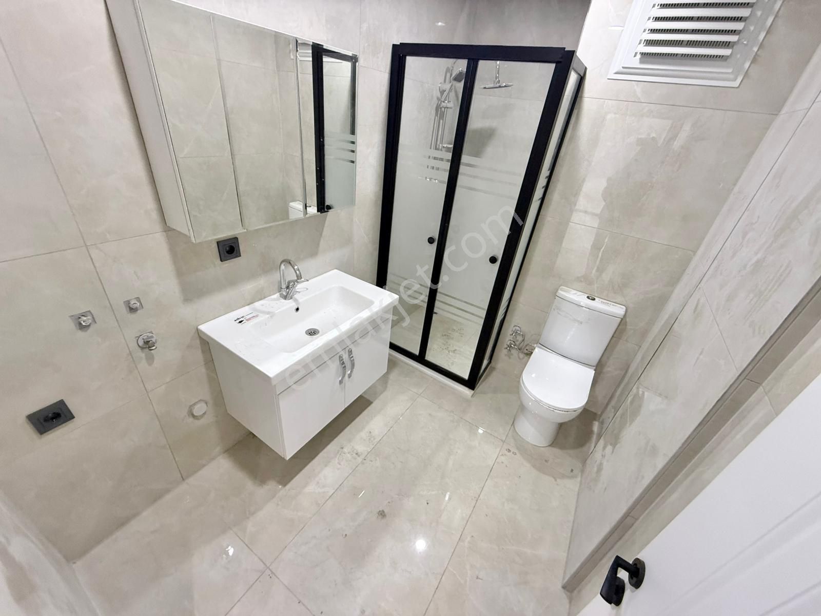 Yükselden Badem Alanında Yerden Isıtma 2+1 Asansörlü Sıfır Daire - Görsel 13