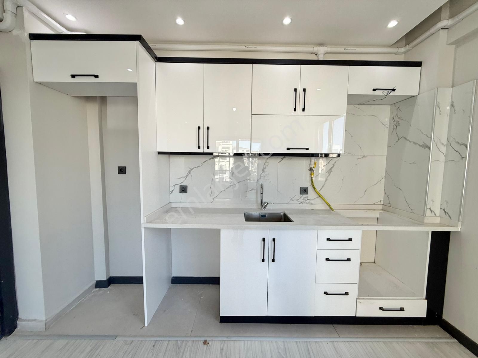 Yükselden Badem Alanında Yerden Isıtma 2+1 Asansörlü Sıfır Daire - Görsel 9