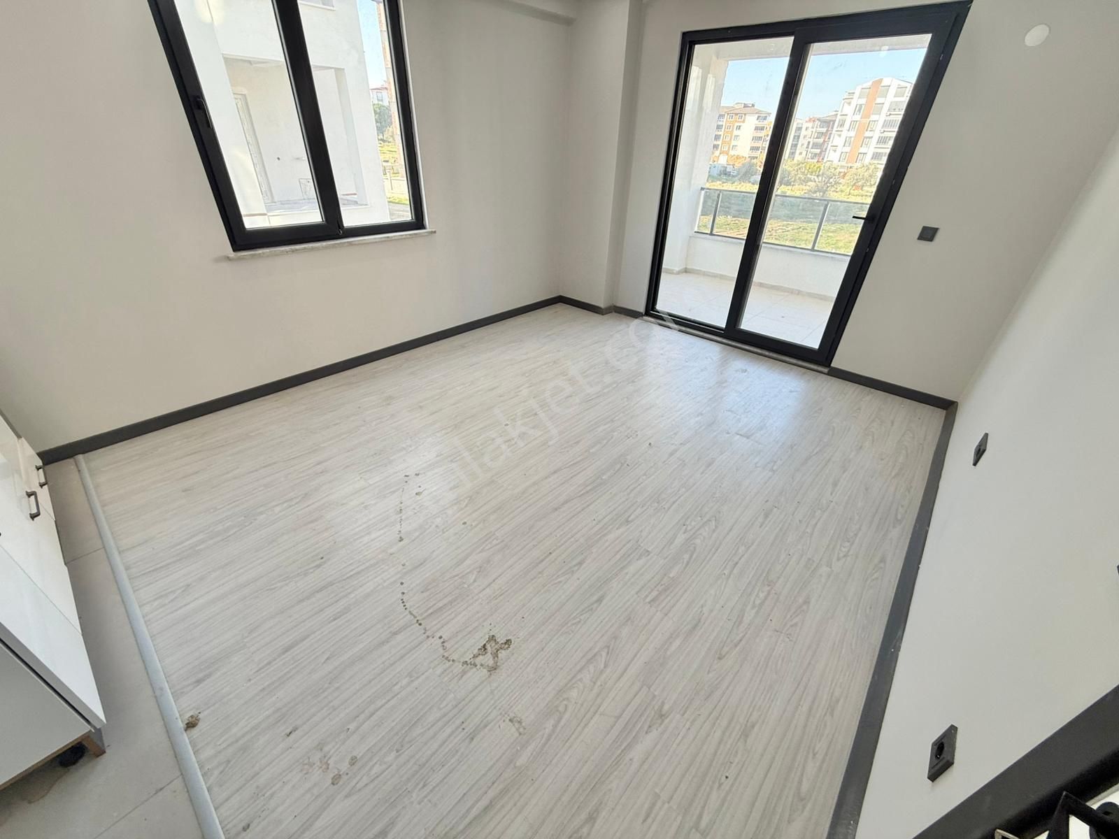 Yükselden Badem Alanında Yerden Isıtma 2+1 Asansörlü Sıfır Daire - Görsel 3