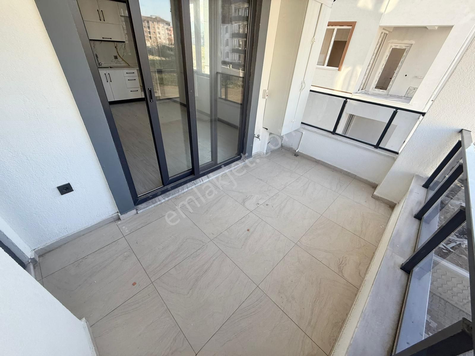 Yükselden Badem Alanında Yerden Isıtma 2+1 Asansörlü Sıfır Daire - Görsel 2