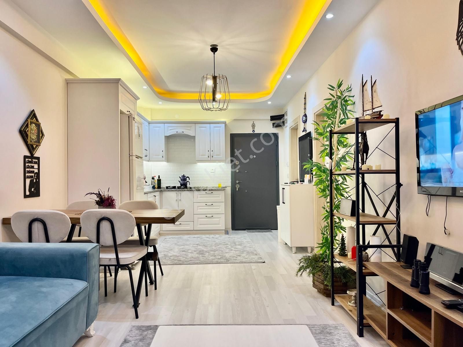 Foça Kazım Dirik Mah. Kiralık Eşyalı Teraslı Daire