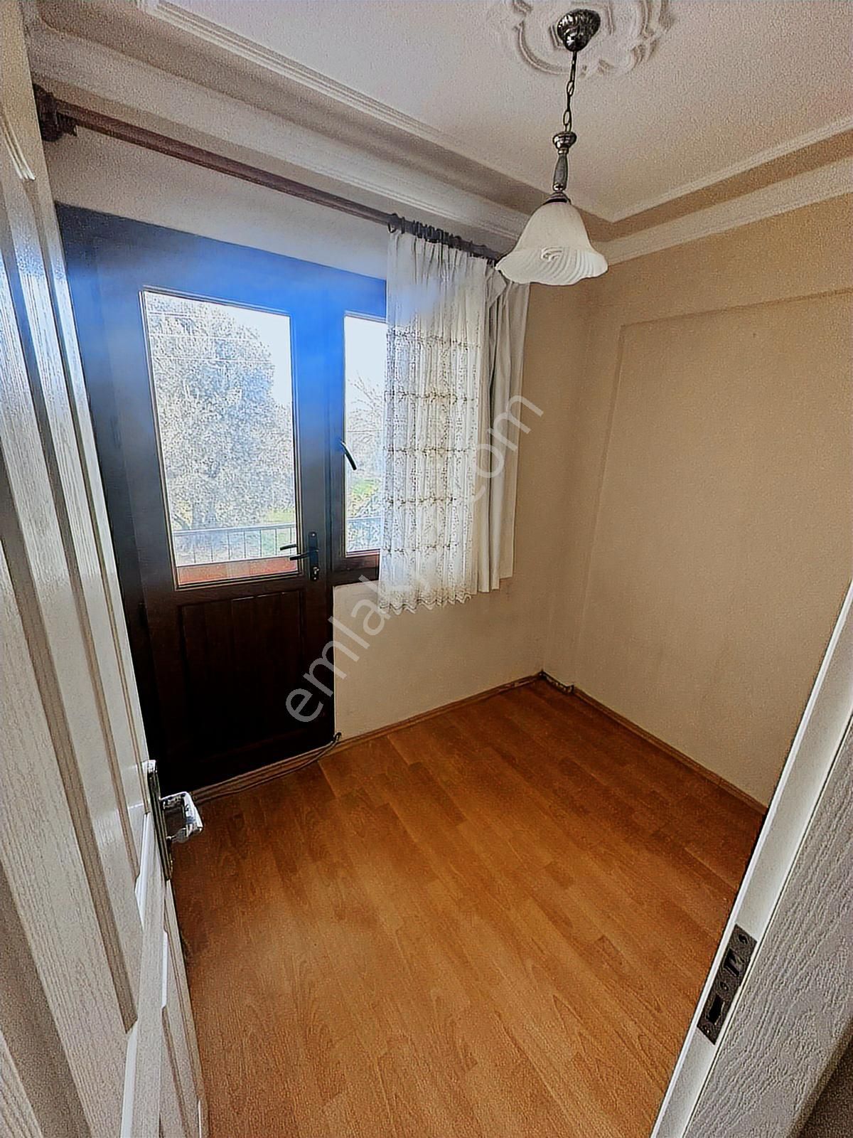 Eski Foça Atatürk Mahallesinde Kiralık 3+1 Tripleks - Görsel 3