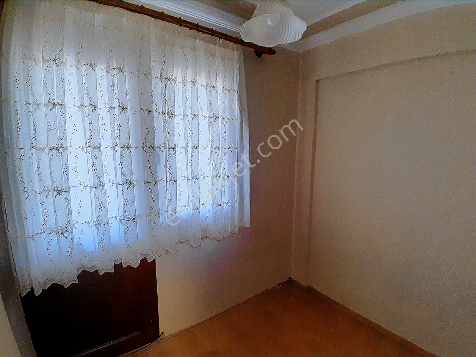 Eski Foça Atatürk Mahallesinde Kiralık 3+1 Tripleks - Görsel 2