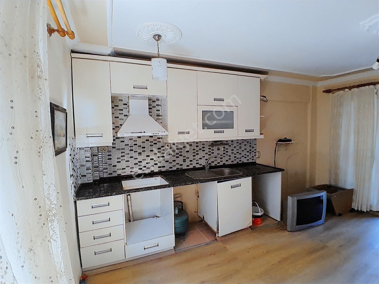 Eski Foça Atatürk Mahallesinde Kiralık 3+1 Tripleks - Görsel 17