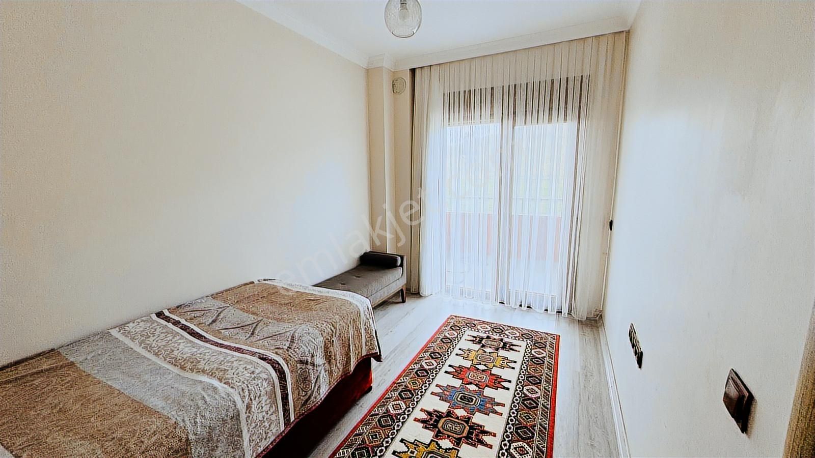 Foça Kazım Dirik Mah. Eşyalı Kiralık 3+1 Kapalı Mutfaklı Daire - Görsel 16