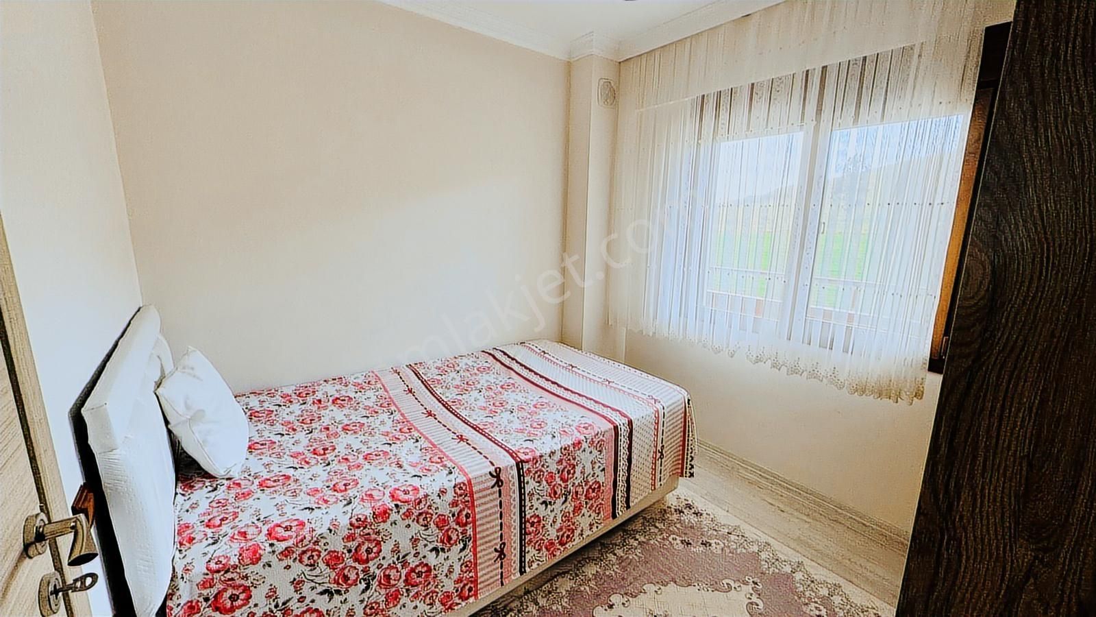 Foça Kazım Dirik Mah. Eşyalı Kiralık 3+1 Kapalı Mutfaklı Daire - Görsel 6