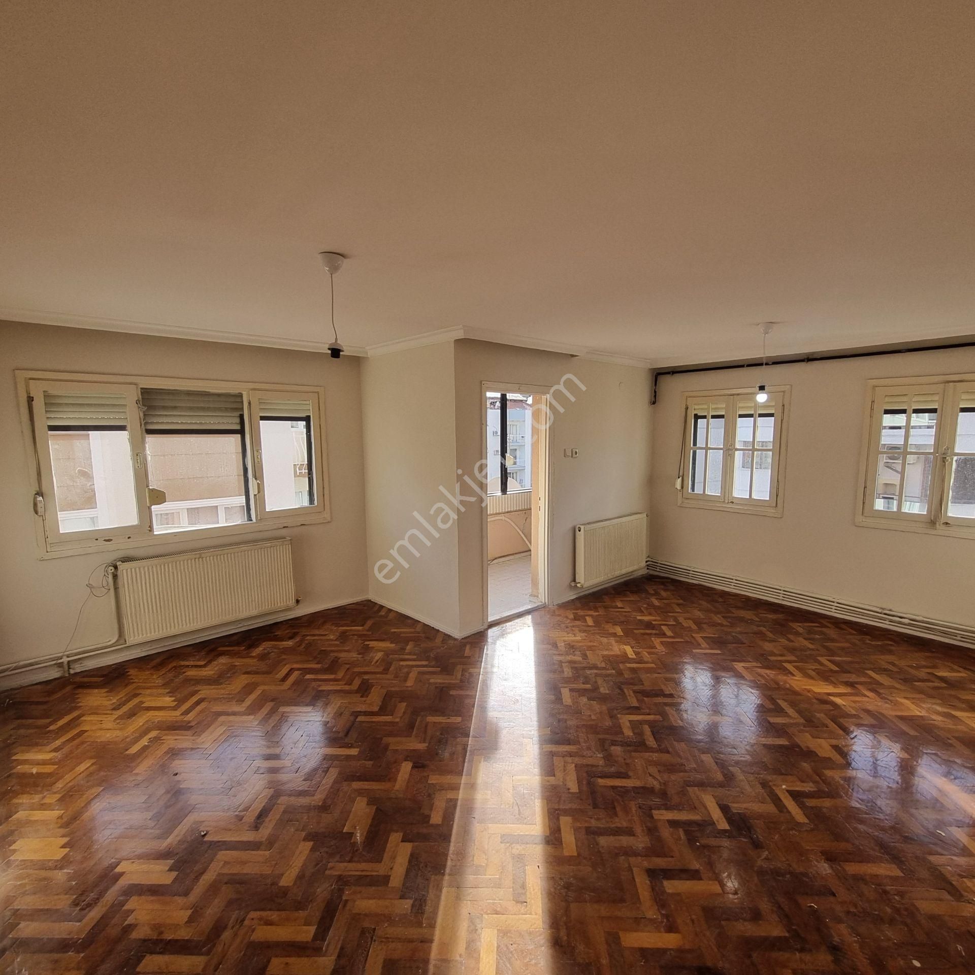 Bostanlı Mahallesi’nde Merkezi Konumda Kiralık 3+1 Daire - Görsel 5